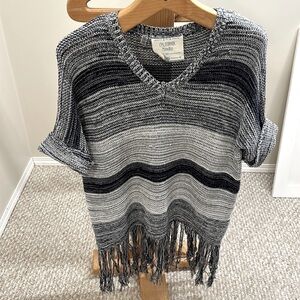 CALIFORNIA MOONRISE END OF SEASON PRICE Fringe Poncho Sweater Size small